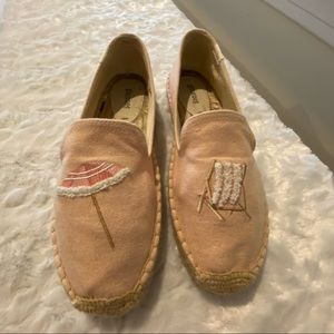 SOLUDOS Pink Canvas Espadrilles with Beach Chair/Umbrella Design size 8